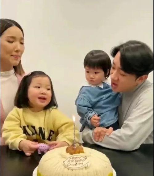 红领巾吃瓜爆料反差,反差萌背后的故事