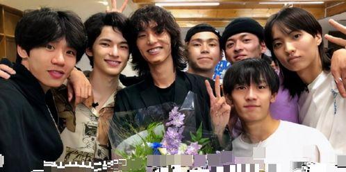 娱乐圈吃瓜爆料哇唧唧哇,哇唧唧哇内部风云再起，吃瓜群众纷纷围观